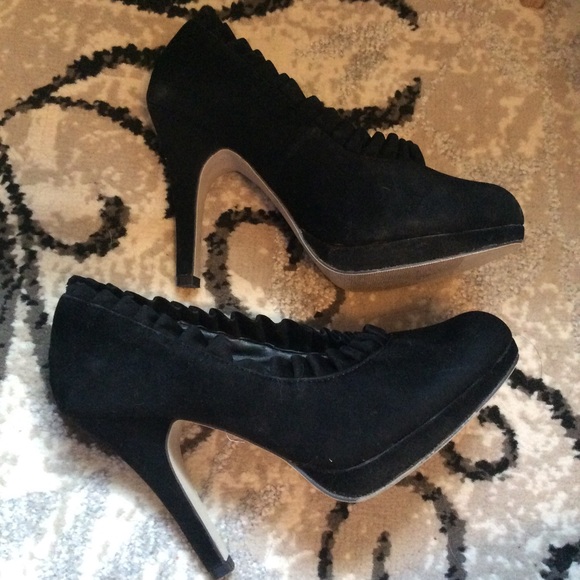 Madden Girl (Mis-Matched Size!) Black Heels - Picture 9 of 9